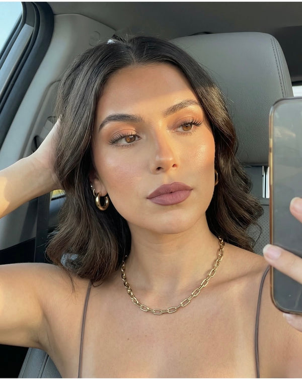Laura, 24